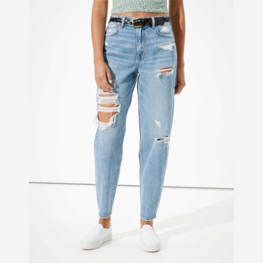 American Eagle Light Wash High Rise Distressed Mom Jeans 00